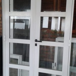 PUERTA VENTANA VIDRIO REPARTIDO DOS HOJAS DE ABRIR DE 1.20×2.00